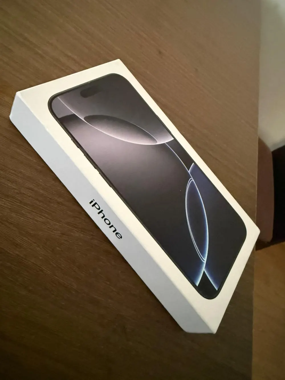Unboxing de Miguel H.: iPhone 16 Pro Max nuevo. Pagué 300€ y vale tres veces eso. B